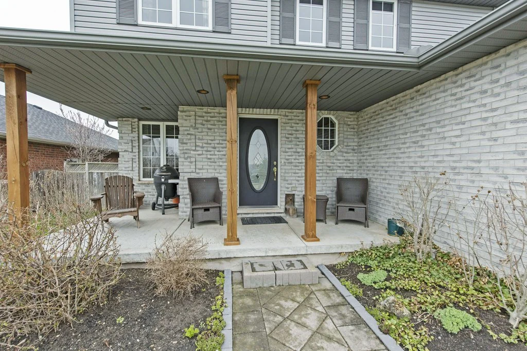 003-Front Porch_m.jpg