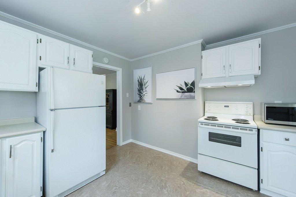 023-Kitchen_m.jpg