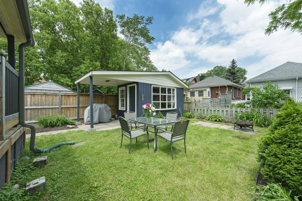 044-Backyard2_m.jpg