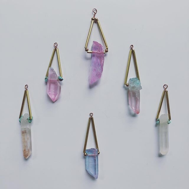 🌈 🌸❄️🍬 quartz, brass, brass wire, a lil turquoise pendants💎$25 each &amp; 💯 of proceeds after shipping to @blackresiliencefund.  #crystals #crystalhealing #brass #tube #wire #sayhername #justice #justiceforbreonnataylor #justiceforgeorgefloyd #h