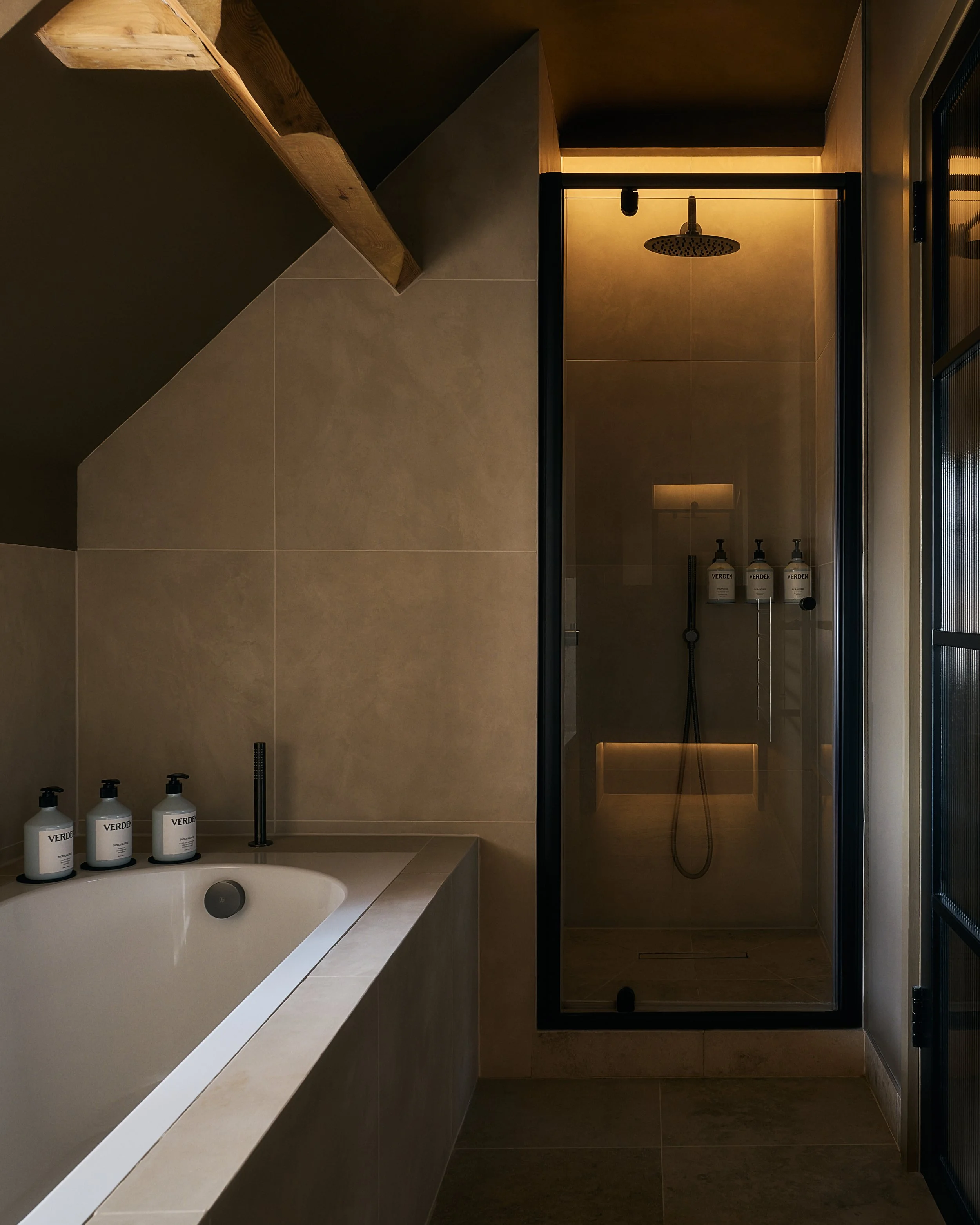2604 - Mad Fabulous - HYLL Bathrooms - 15 1.jpg