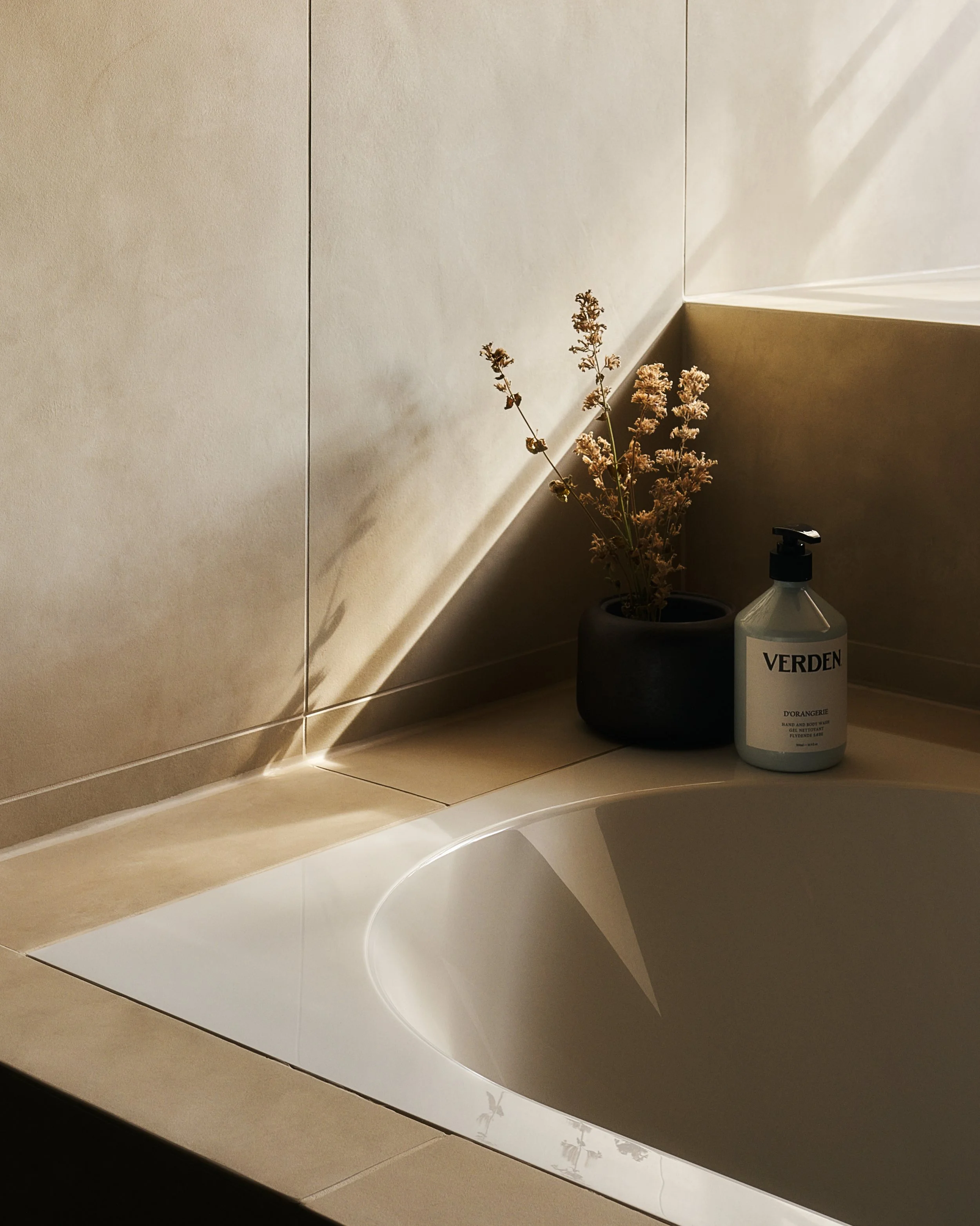 2604 - Mad Fabulous - HYLL Bathrooms - 18 1.jpg