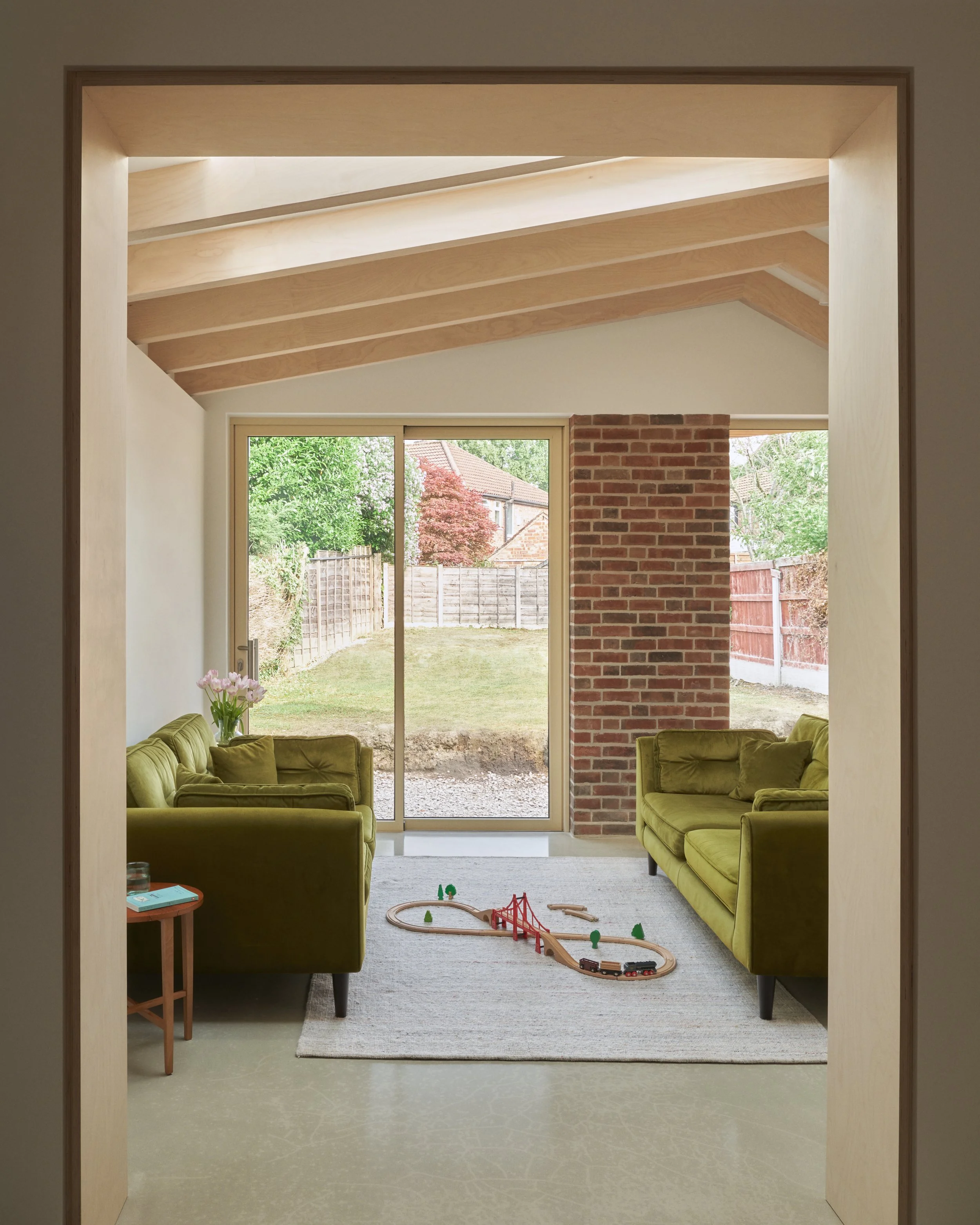 2602 - Loader Monteith - Deyne Avenue - 12.jpg