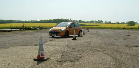 Turweston%20peugeot%20307%20cones.jpg