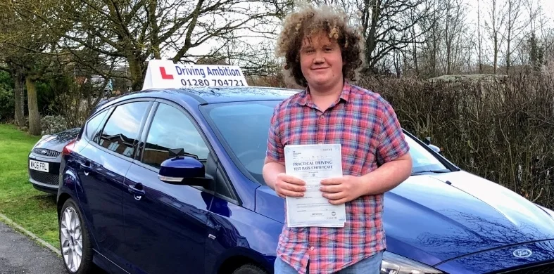 Congratulations to Sam Hemmings who passed 1st time 3rd Janaury 2018.   Driving Ambition -  1,553 passes !   (987 1st time passes) 