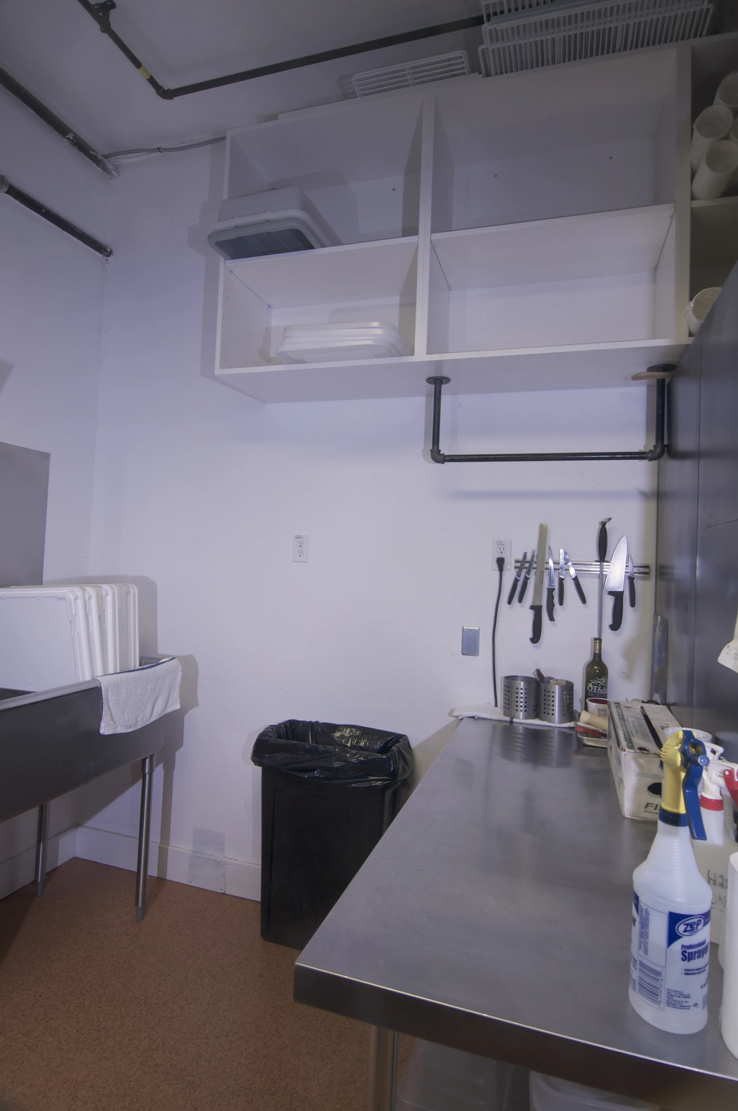 Kitchen_PrepTableSink.jpg