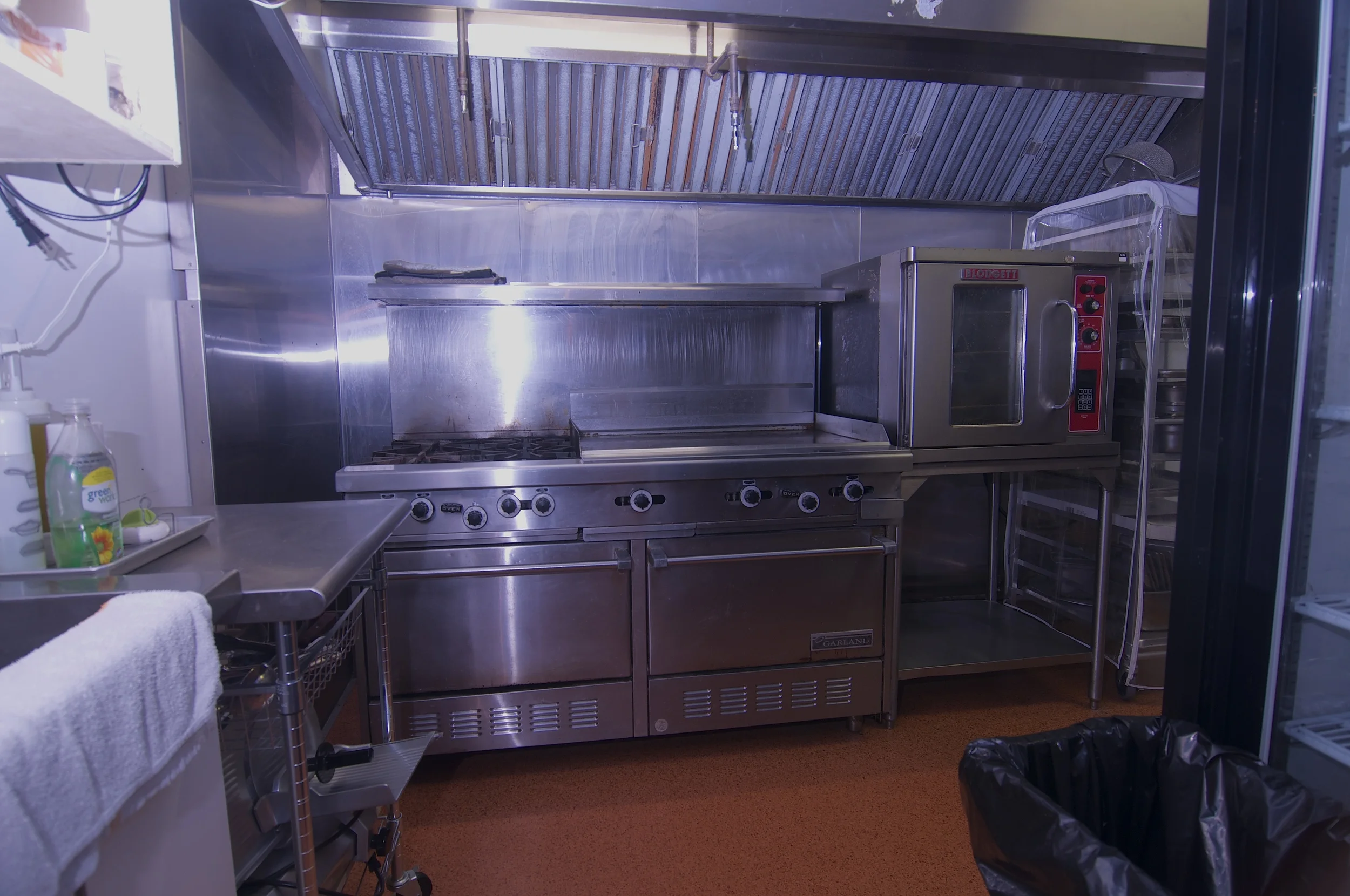 Kitchen_SinkStoveGriddleOven.jpg
