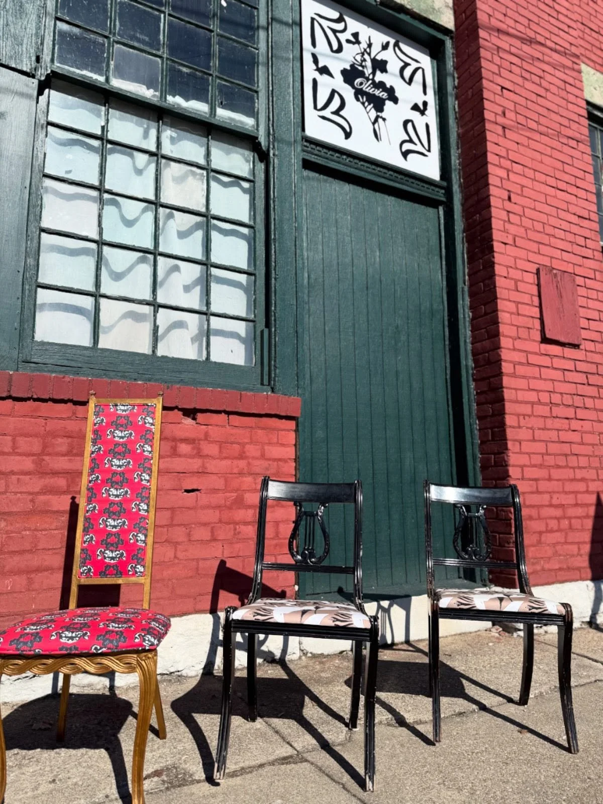 May your skies be sunny, may your furniture be fabulous ❤️ 
.
.
.
www.oliviadesigns.art