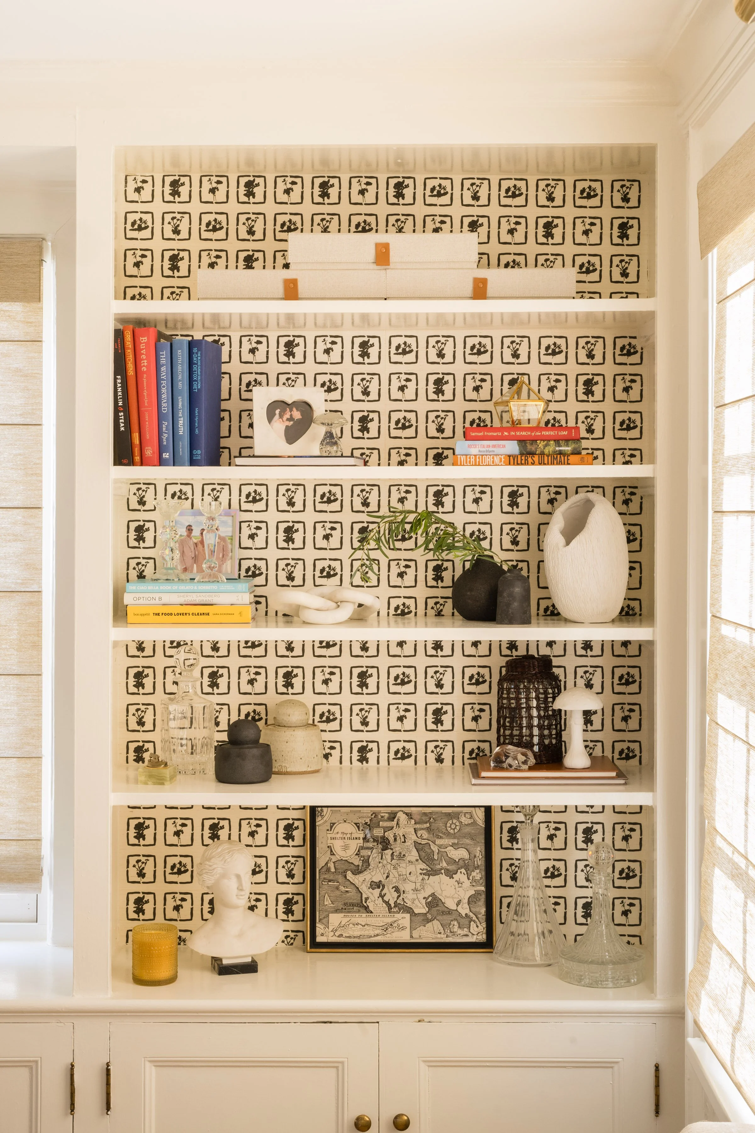  Photo credit: Jamie Bannon  Styling: Deanna Dewey  Wallpaper: Olivia Designs 