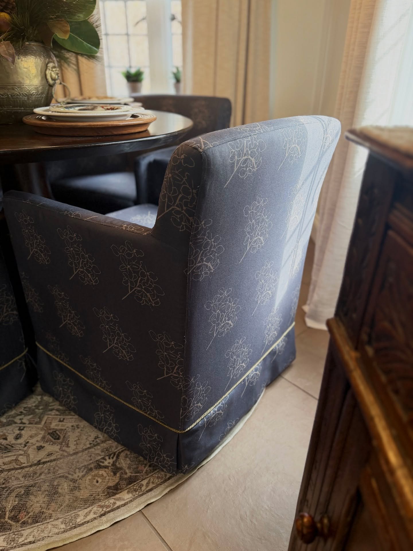 Hydrangeas as they should be: forever in full bloom ❤️
.
.
.
Scroll to see the custom design process unfold for these dreamy chairs, from original sketch, swatch selections, thru full upholstery. 
.
.
.
*Up next: so nice, we're doing it twice! Stay t