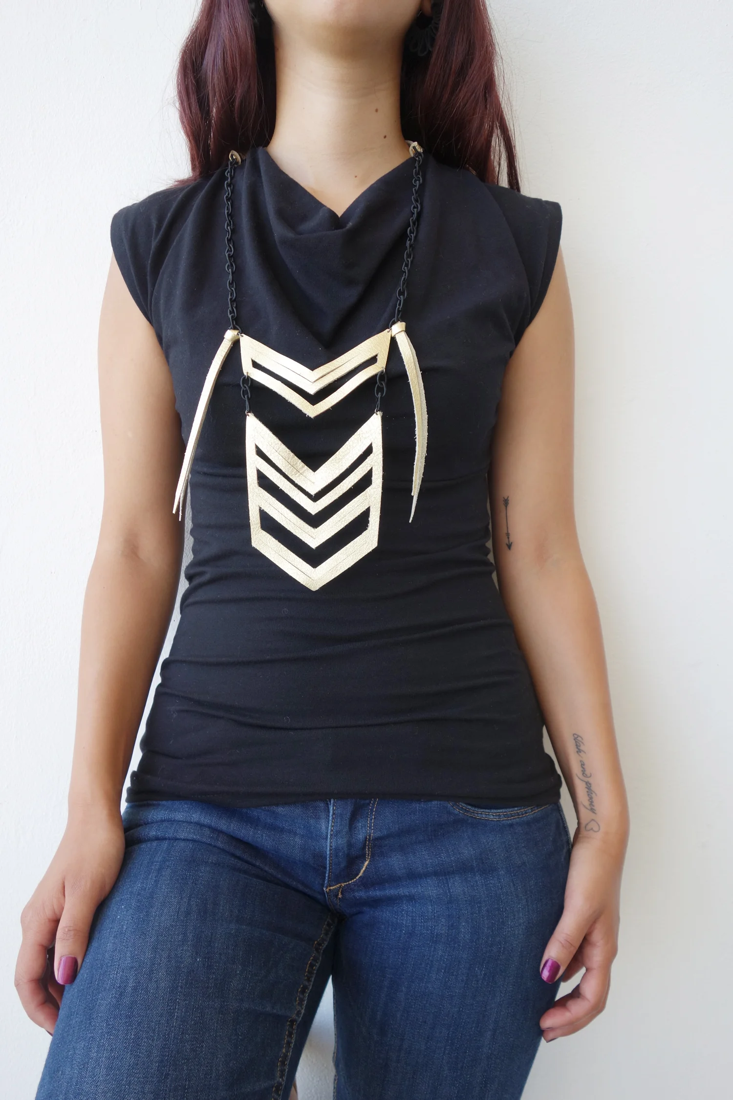 Cowl Black Front Detail.jpg