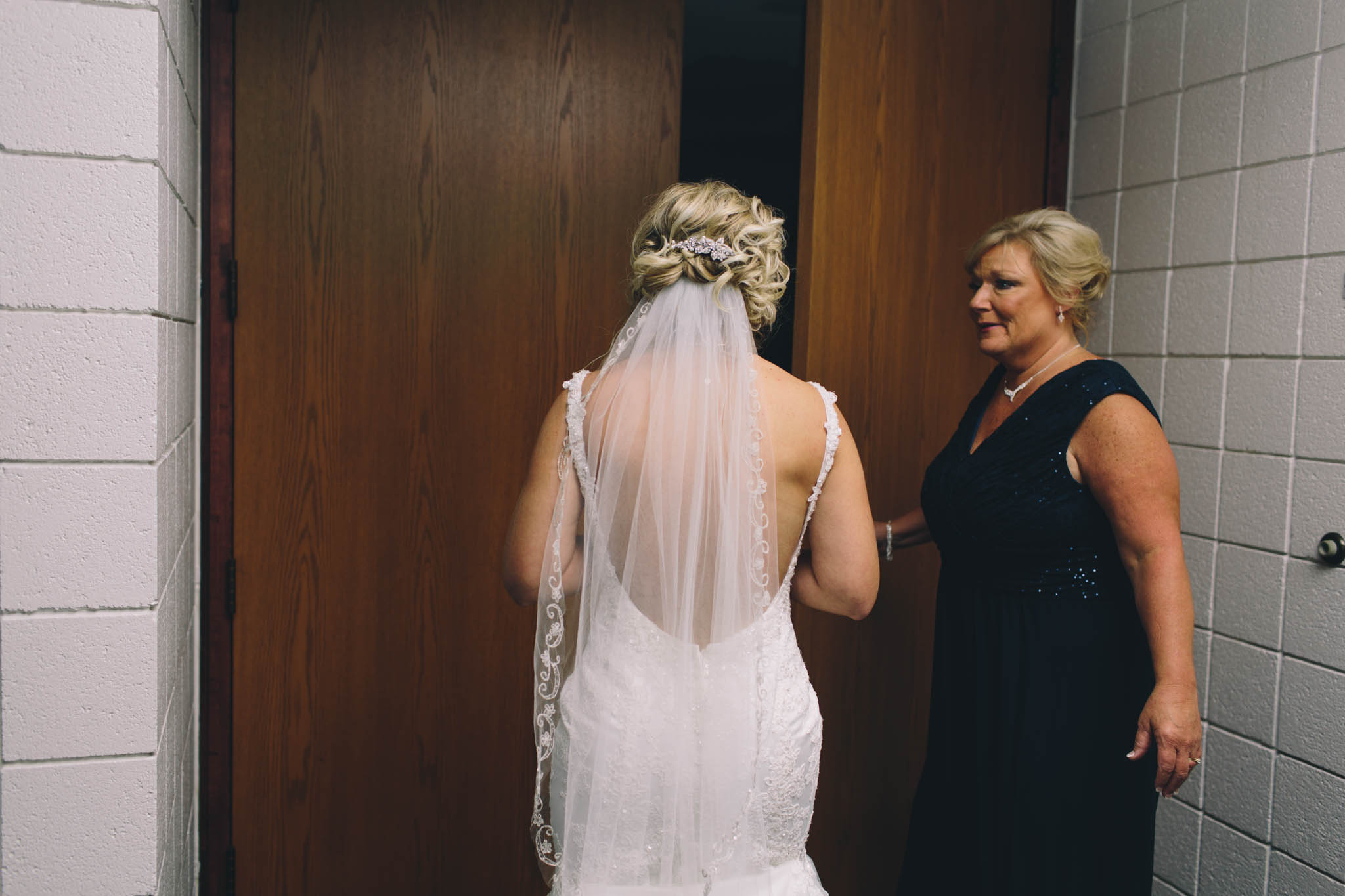 Jillian VanZytveld Photography - Grand Rapids Lifestyle Wedding Photography - 030.jpg