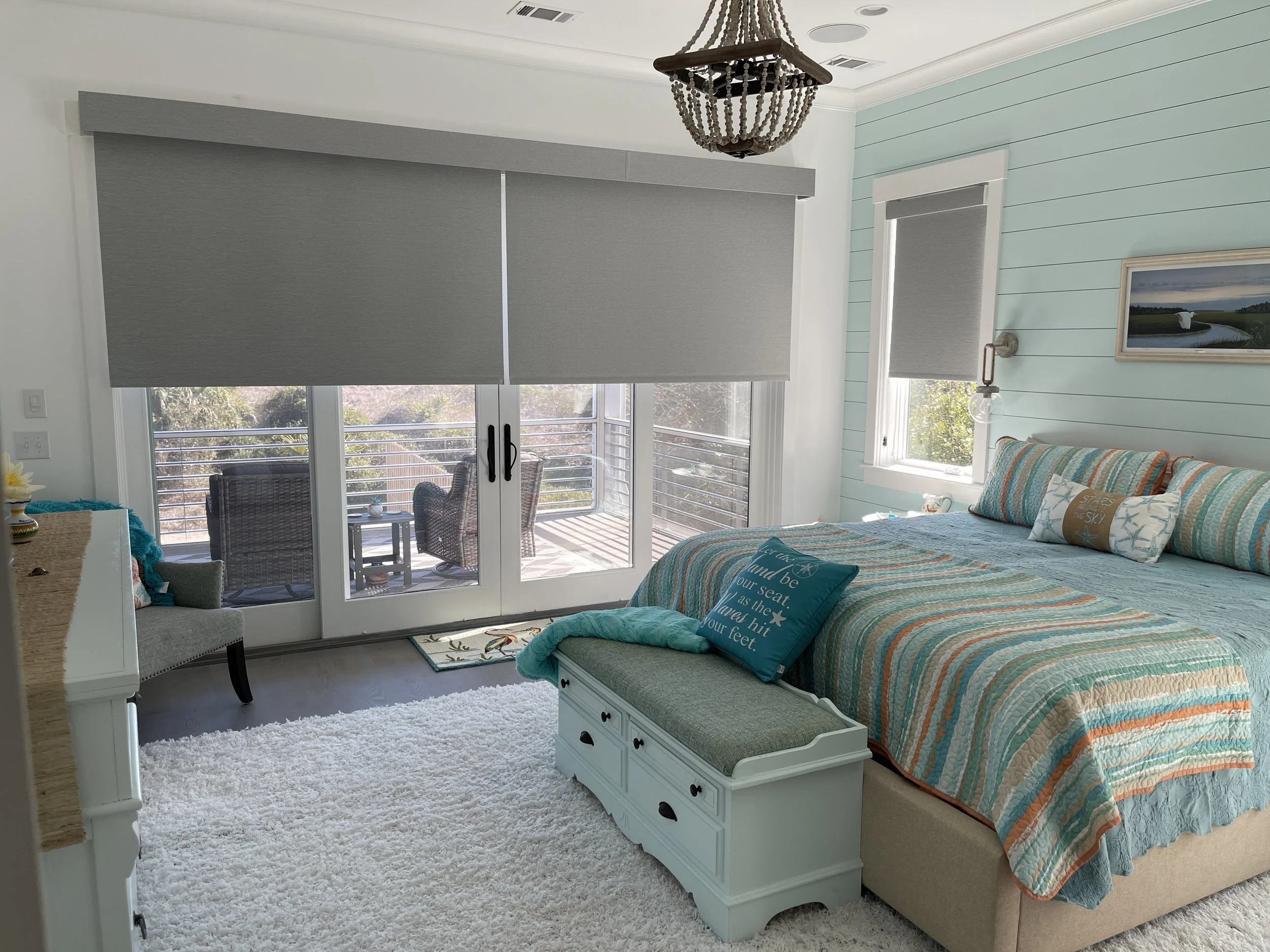  Battery-powered solutions are an efficient way to enjoy the benefits of motorized window treatments without extensive modifications to your home. 