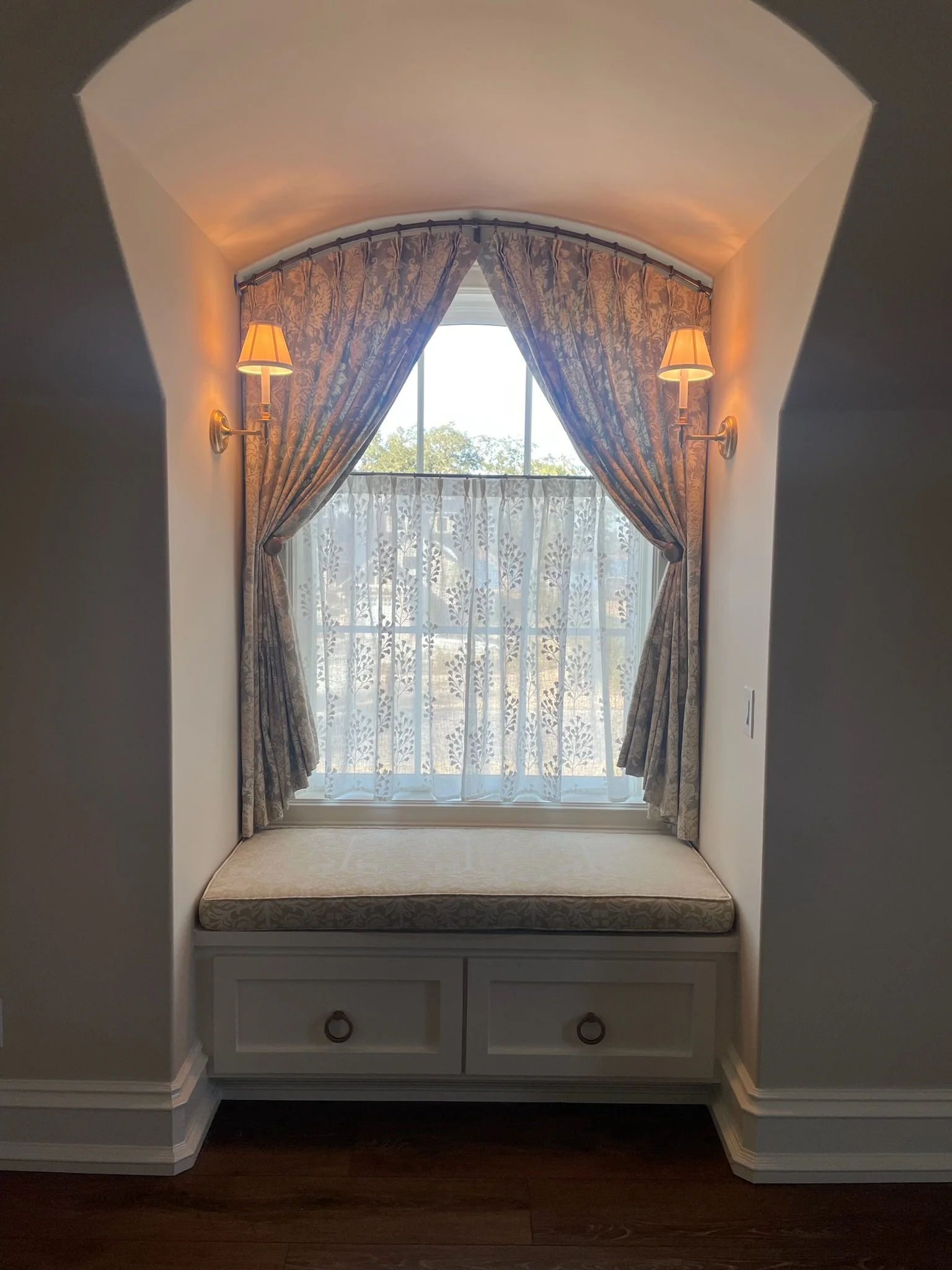  Architectural features like bay windows, curved walls, or dormer windows require specially fabricated hardware. 