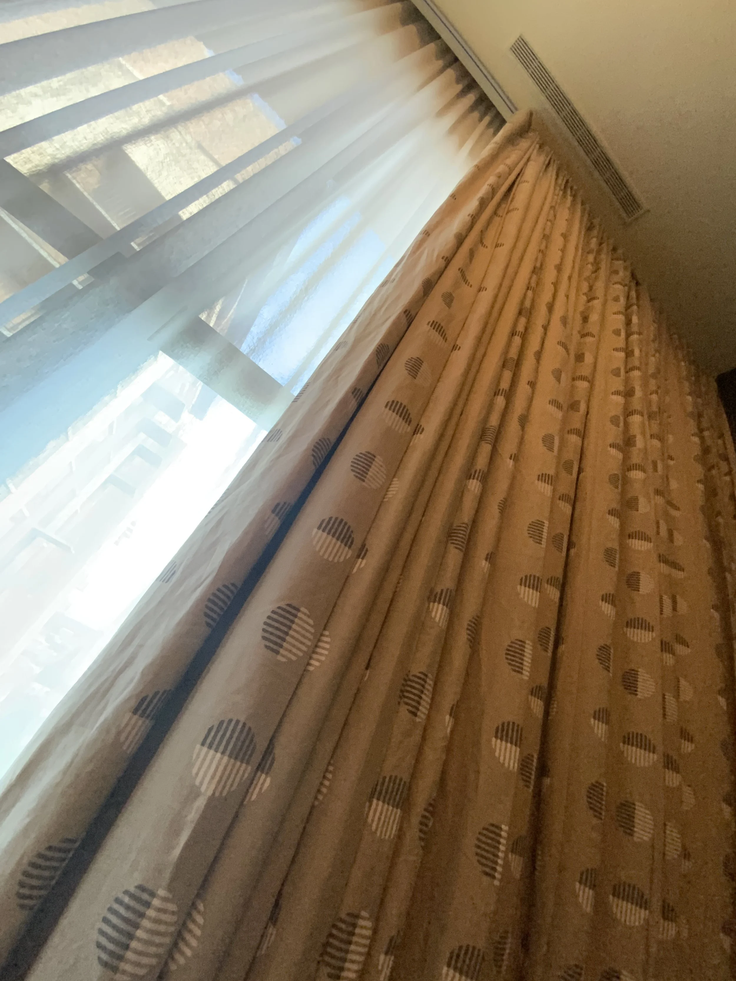  Ceiling mounted motorized ripplefold drapery hardware 