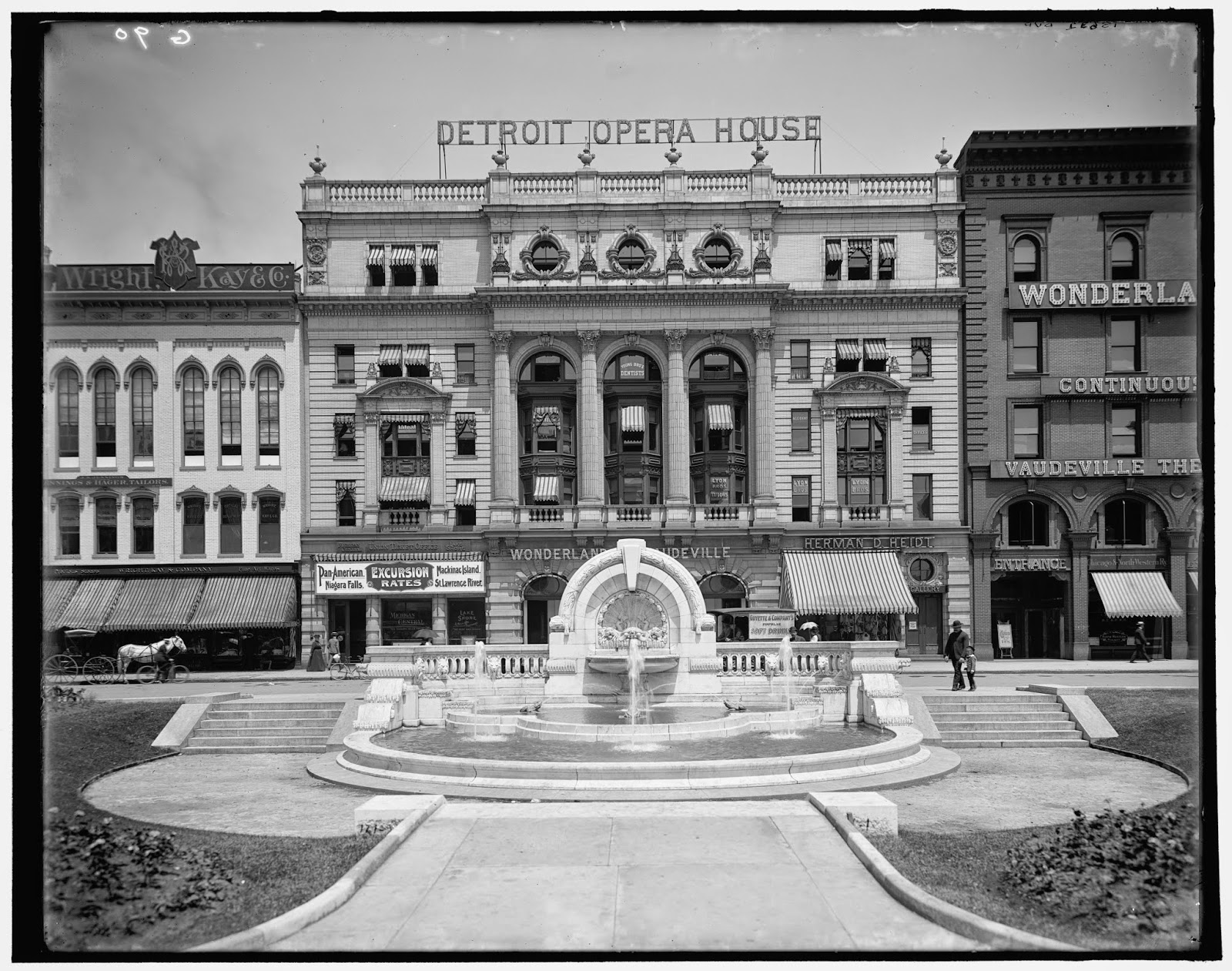 Merrill_Humane_Fountain_-_4a09029u.jpg