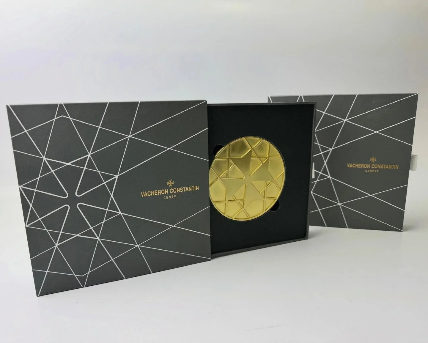 We crafted a bespoke luxe box for Vacheron Constantin, designed to house a gold customer-painted enamel watch disc✨#MadeBySPAR