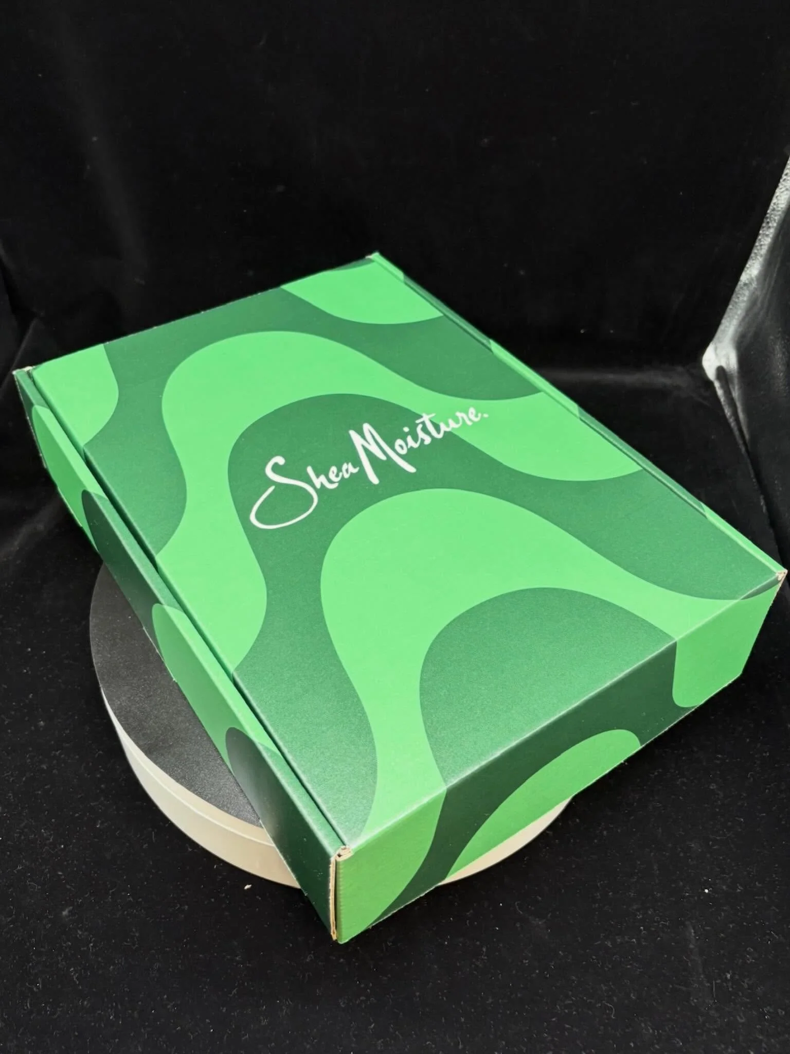 Silk-up perfection, from the texture of every curl to the finishing accessories. A custom @sheamoisture mailer made with intention 💚

#MadeBySPAR #CreativeAgency #BrandStrategy #CustomDesign #CustomMailer