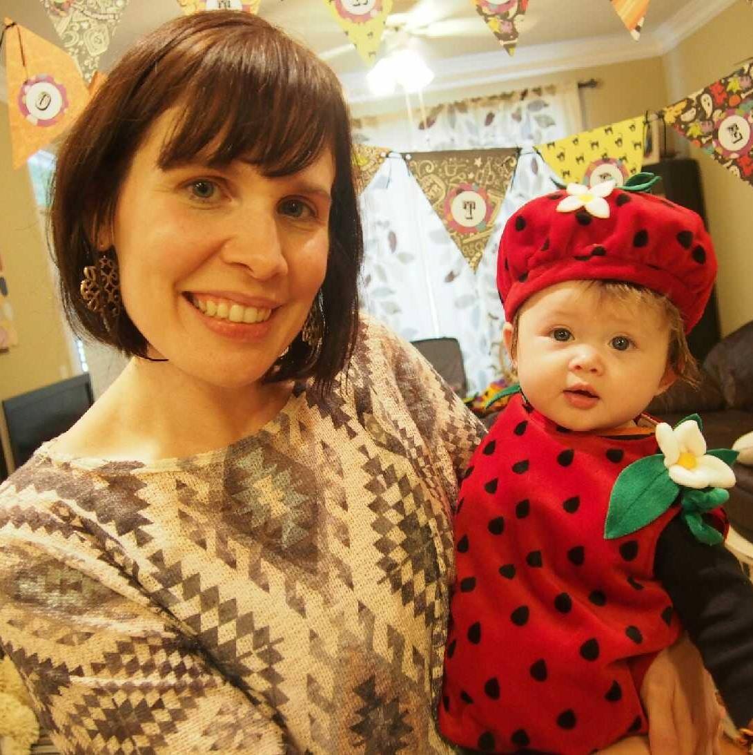 Holly has another daughter and a husband too! I just wanted to post this one because the little lady bug is named Emmaline. She's my god-daughter. Yes, I'm bragging.