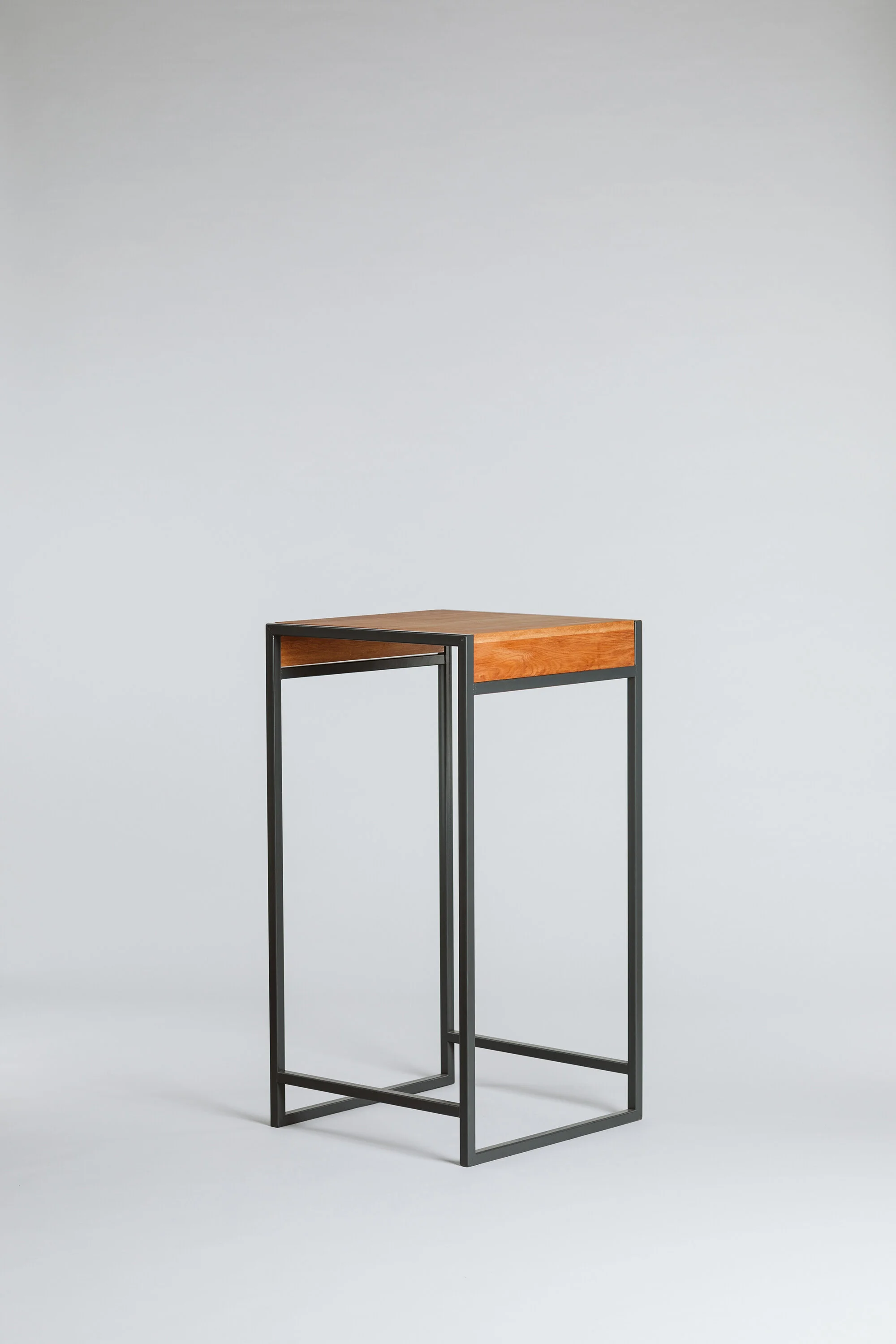 Modular bar signing table