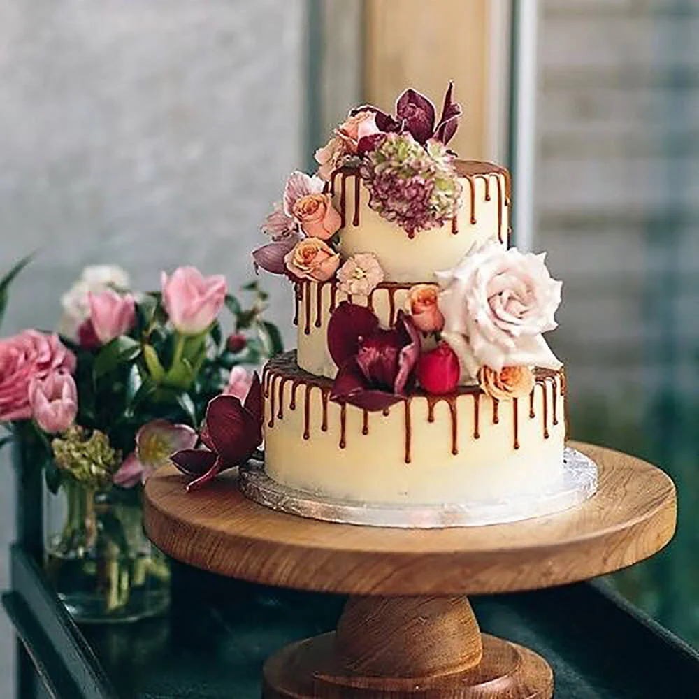 Cake:    BLUEBELLS CAKERY     Wedding cake