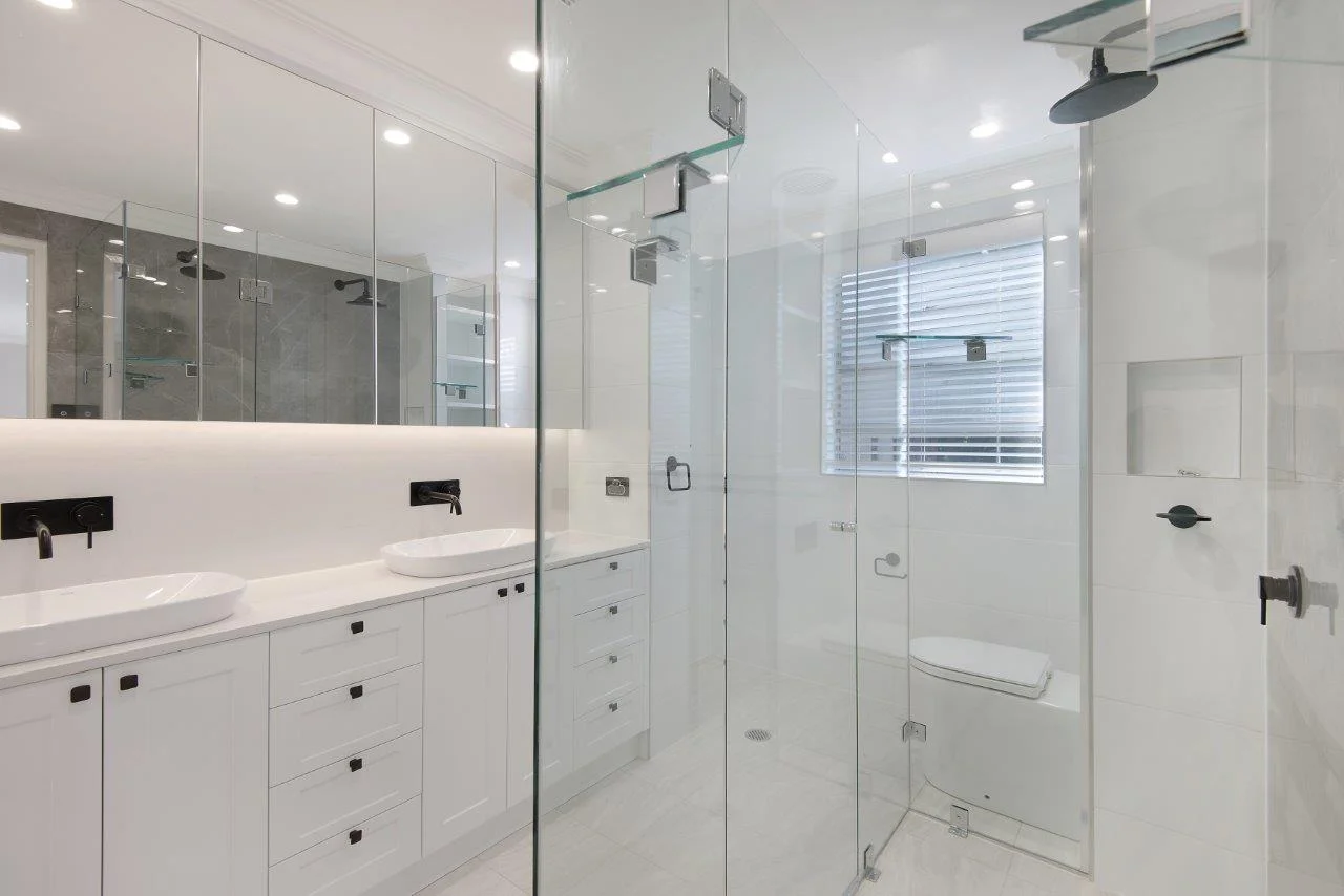 02 Bathroom.jpg