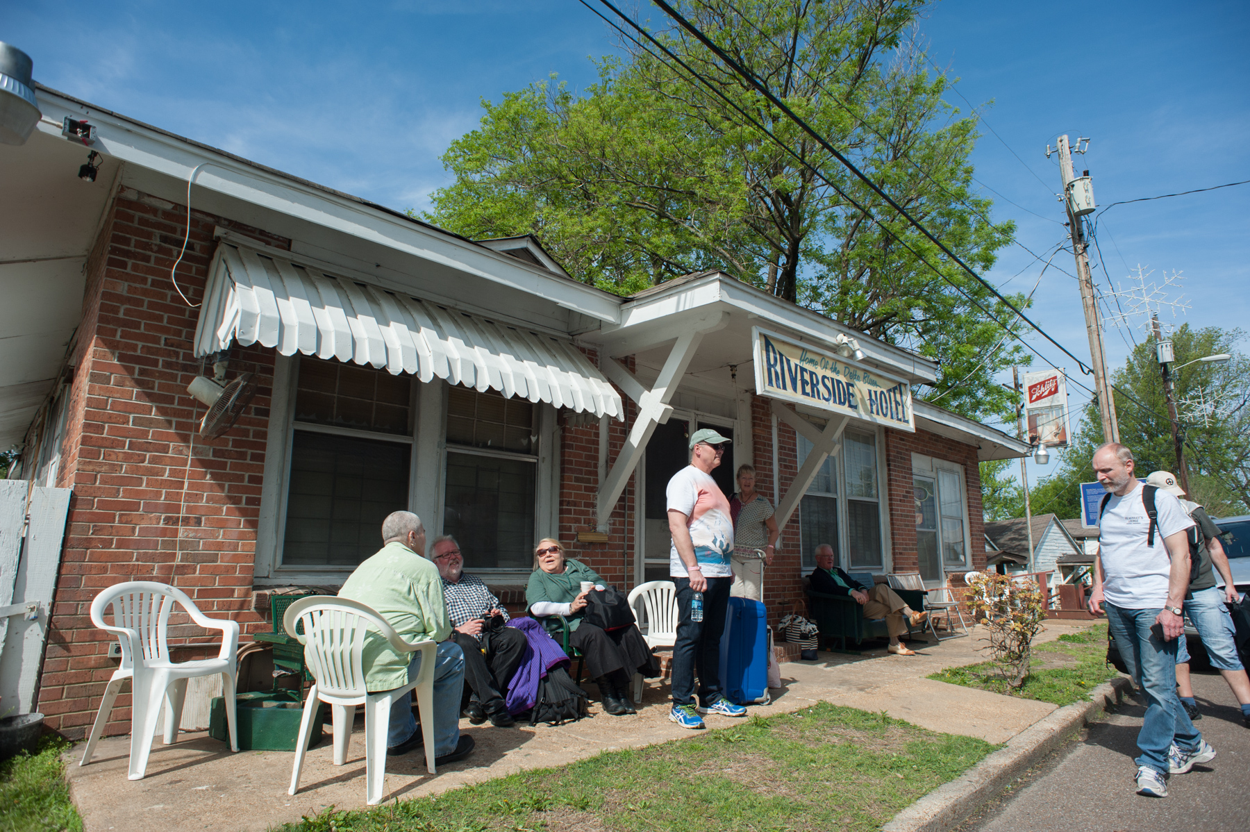  Members of the group relax in front of the Riverside Hotel, a former hospital for African Americans in Clarksdale. 