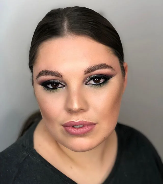 Green eyeshadows my favorite on a darker eye color❤️ #losangelesmakeupartist #losangelesmua #lamakeupartist #lamakeup #grandrapidsmakeupartist #grandrapidsmakeup #dtlamakeupartist #beverlyhillsmakeupartist #doseofcolors #maccosmetics #laphotoshootmak