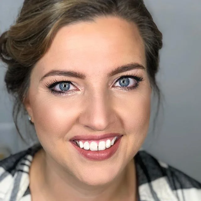 Sometimes when I have just  20 min for make up I prefer to focus on the skin and use foil finger shadows. Quick and beautiful 🥰 
Иногда, когда у тебя всего 20 минут на макияж, я предпочитаю сосредоточиться на качестве кожи и использовать мягкие тени
