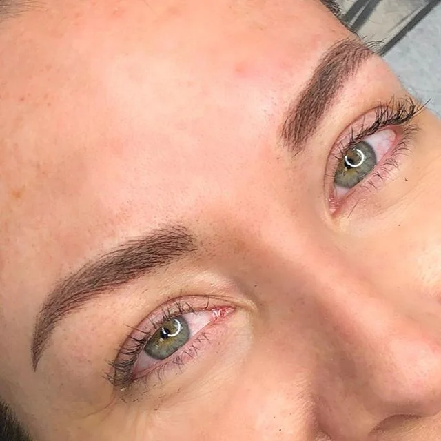 Machine hair strokes + &laquo;magic shading&raquo; my new obsession! Technique I learned from Sviatoslav Otchenash @sviatoslavotchenash and @stella_ink_la . Much better retention and less trauma for skin. 
Волоски машинным способом + &laquo;волшебная