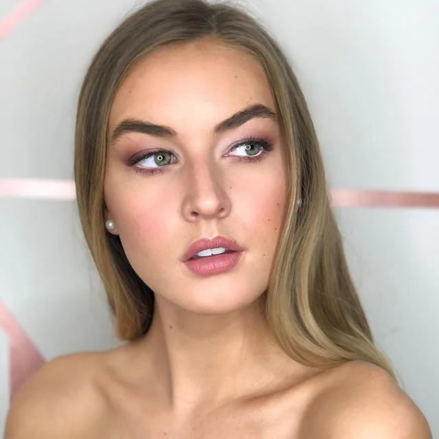 Matte pink eyeshadows  compliment beautiful dark brown lashes by @beautyfullashesla makeup by me @olenamakeup .

#makeupla #westhollywoodmakeupartist #beautymakeupla #beverlyhillsmakeupartist #makeupbeverlyhills #beverlyhillsmakeupartists #naturalmak