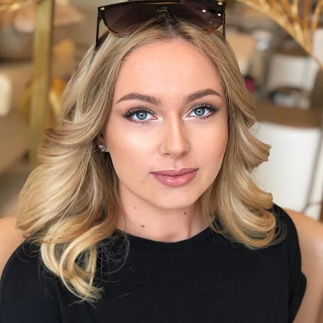 How to enhance natural beauty without tons of makeup? 
Airbrush foundation + light contour colors on the eyes. .
.
Как подчеркнуть натуральную красоту без большого количества косметики? 
Тон лица аэрограф + легкие оттенки контура на глазах. .

#westh