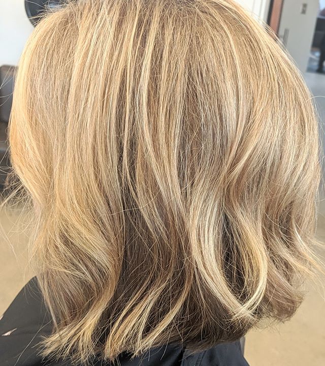 The cutest chop✂️ #grandralidshairstylist #grandrapidshilites #grandrapidsbalyage #olaplex #renefurtere