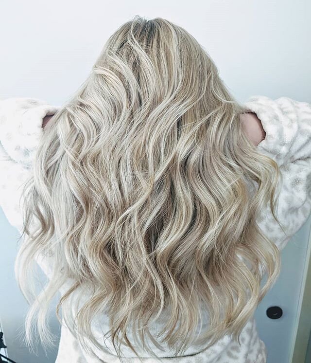 What a pleasure it is doing this lovely blonde😊

#grandrapidshilites #grandrapidsbalyage #extensions