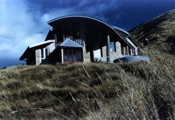 Earth House: paekakariki hill road