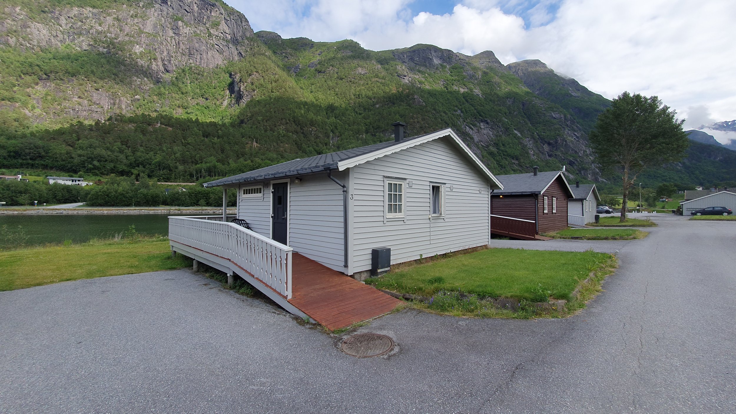 Parkering ved hytten.jpg