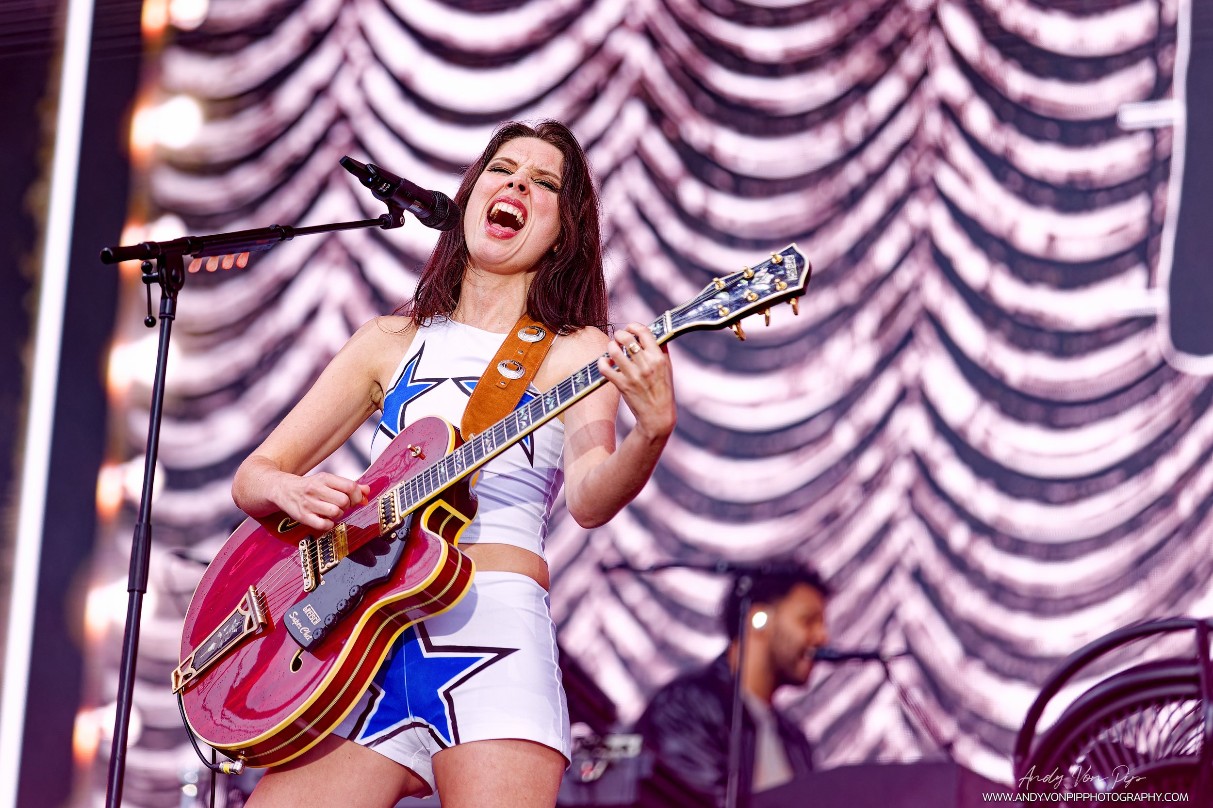  Ellei Rowsell - Wolf Alice - BBC Radio 1 Big Weekend - Liverpool