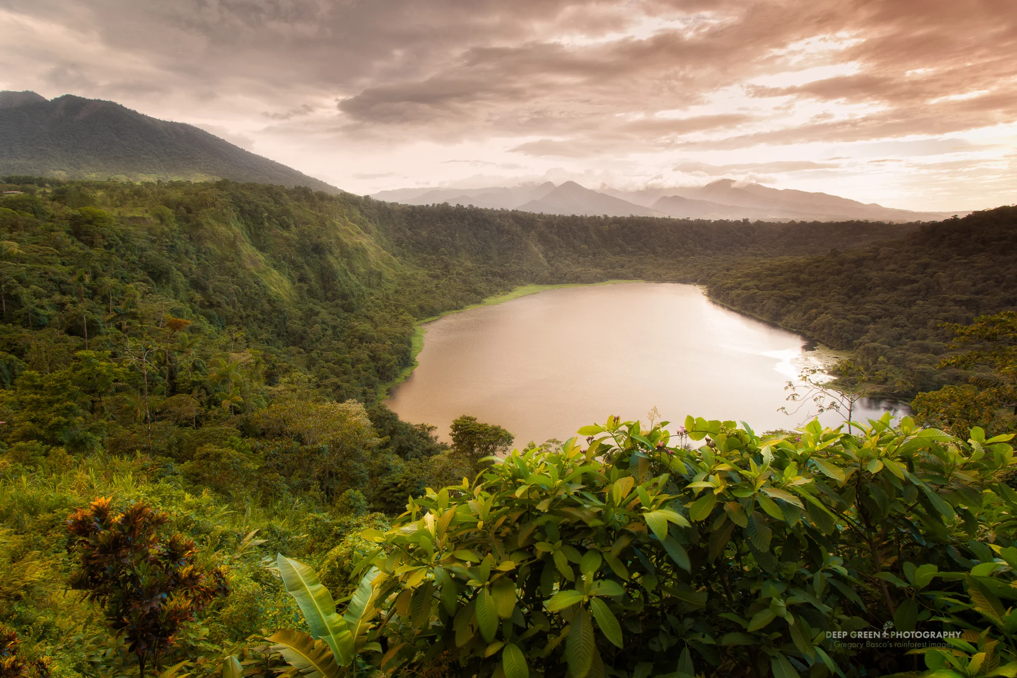 The Laguna Hule (Rubber Lake) is an extinct volcano crater just to the east of the Poas Volcano