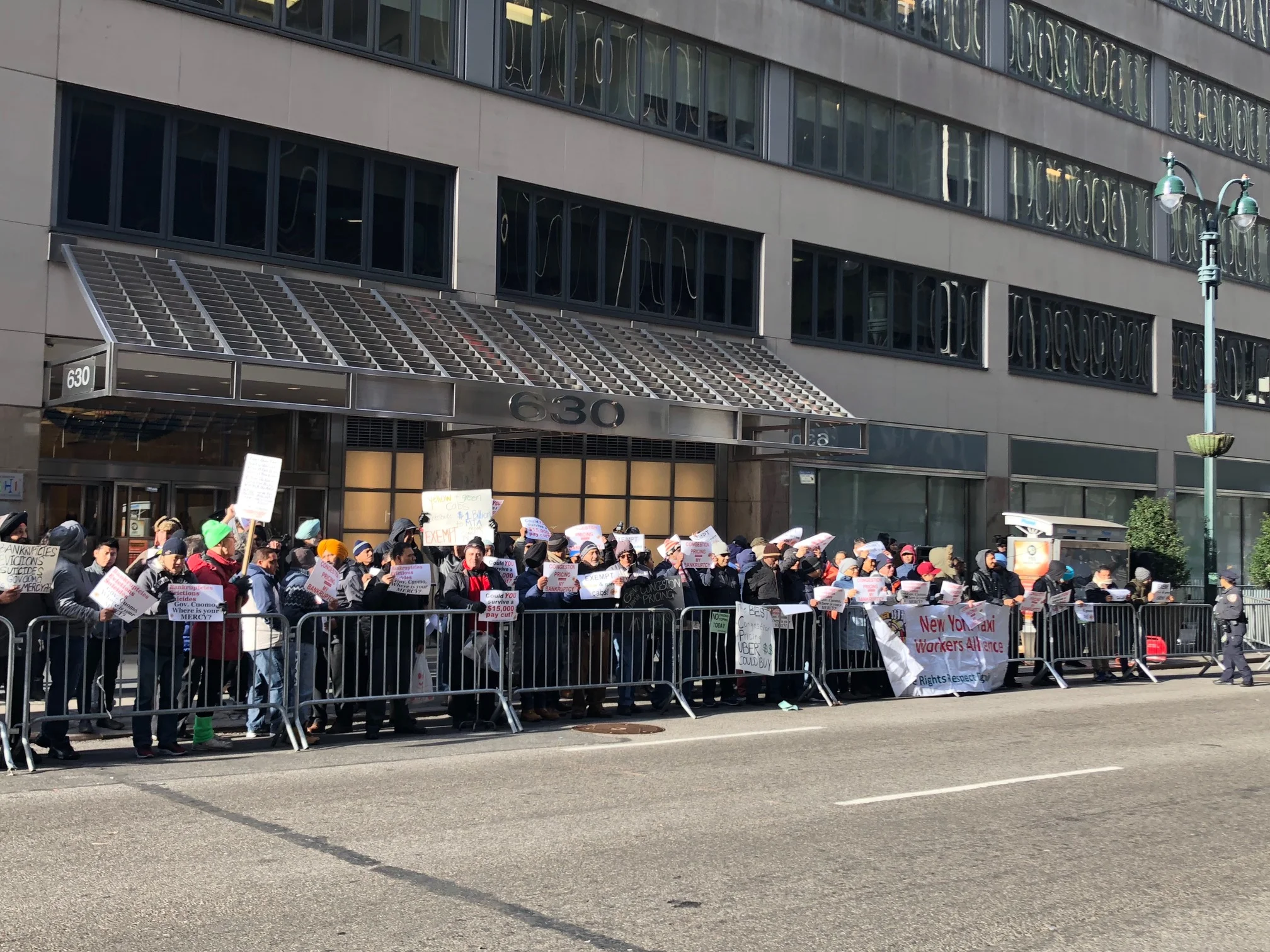Hundreds of us outside the Governor’s office as we called on him to exempt yellow + green cabs from the $2.50 congestion pricing fee!