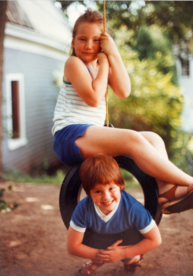  Swingin' in Mo's yard 