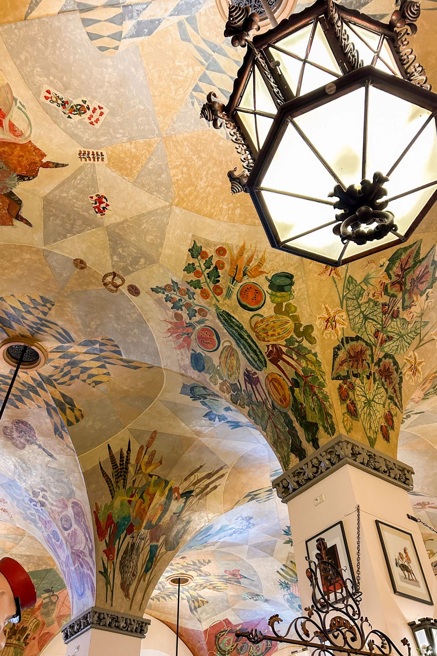 Munich Itinerary: Inside Hofbrauhaus | Cotton Cashmere Cat Hair