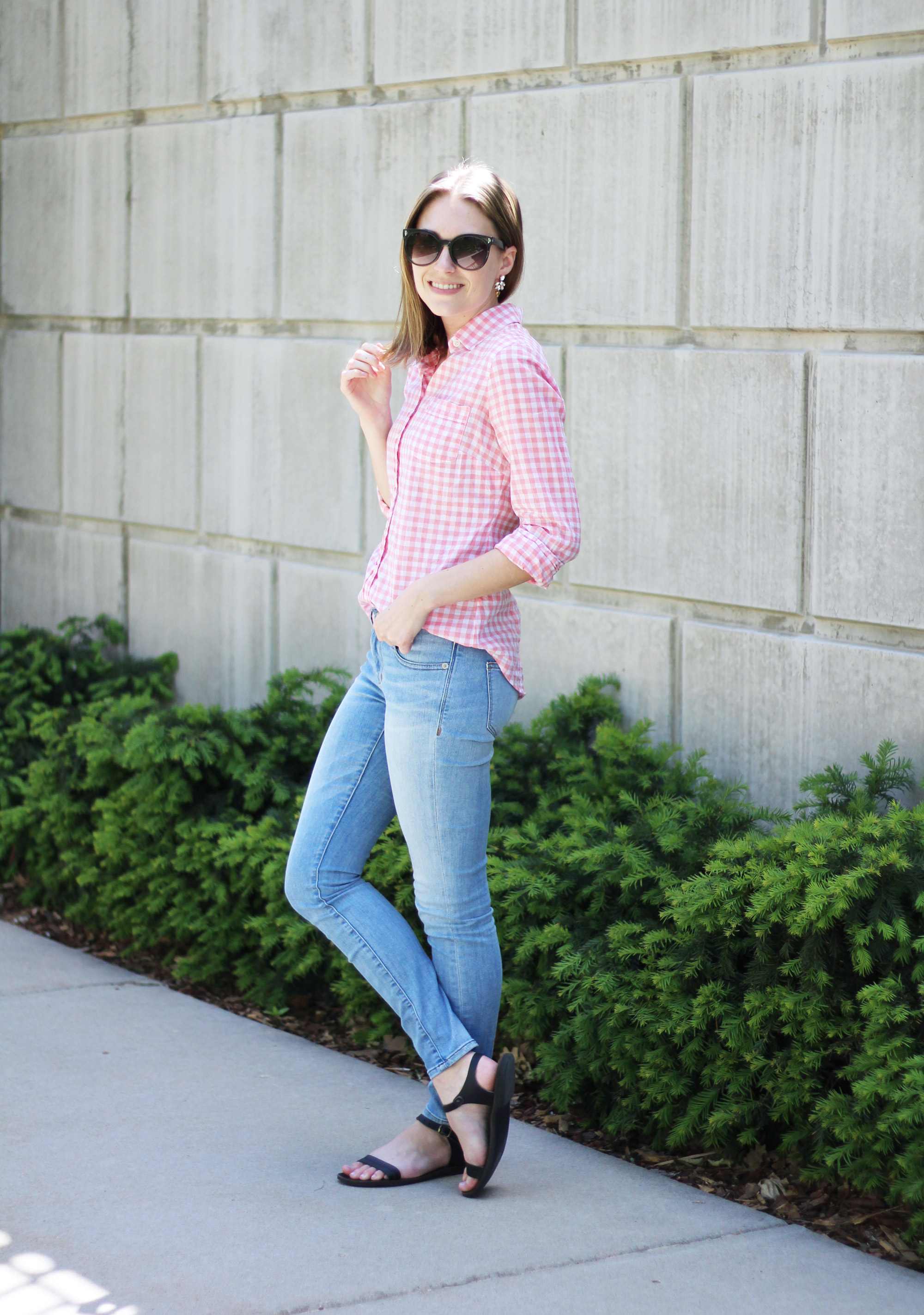 Spring grad school outfit idea with a pink gingham shirt | Cotton Cashmere Cat Hair