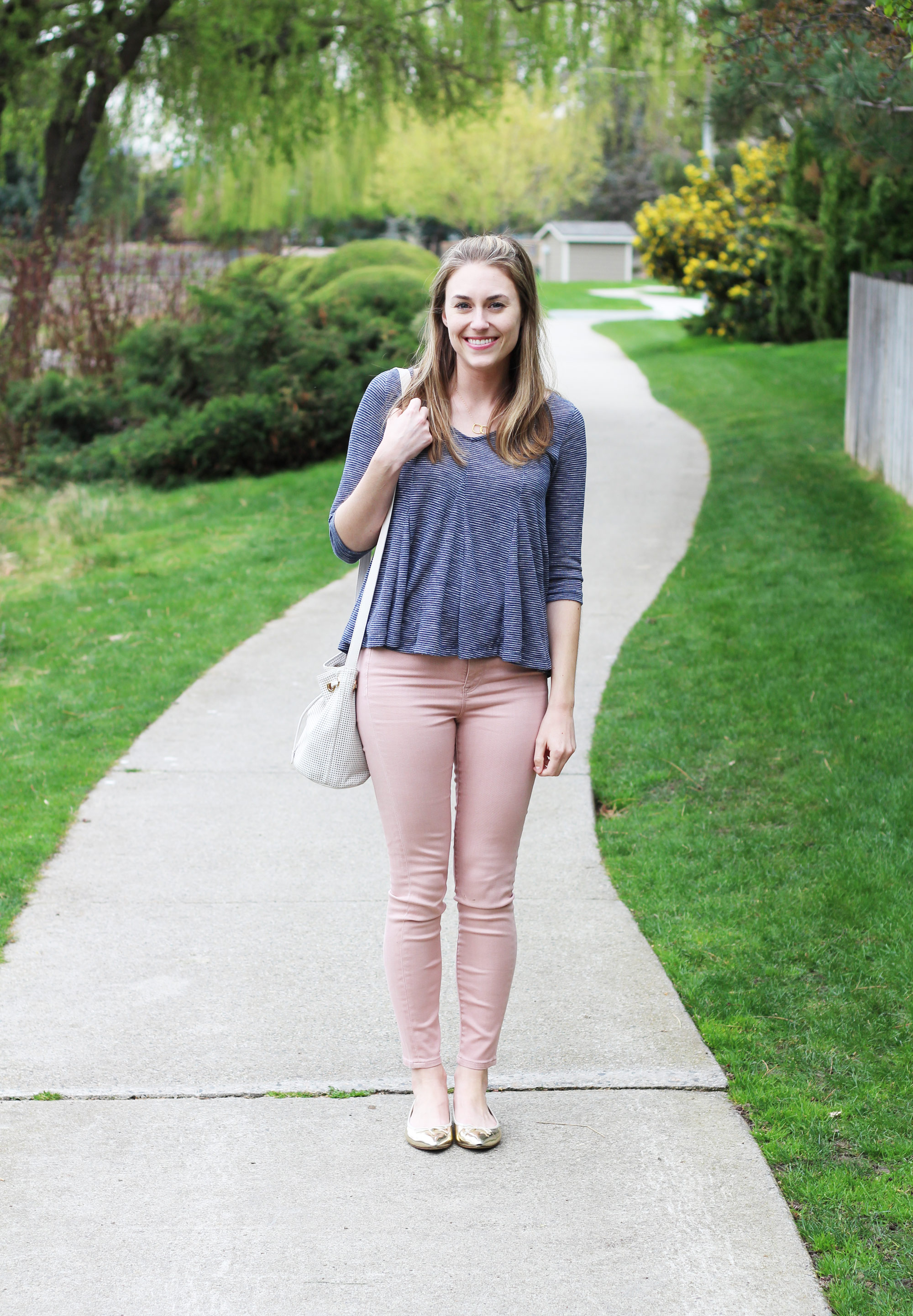 pink skinny jeans outfit