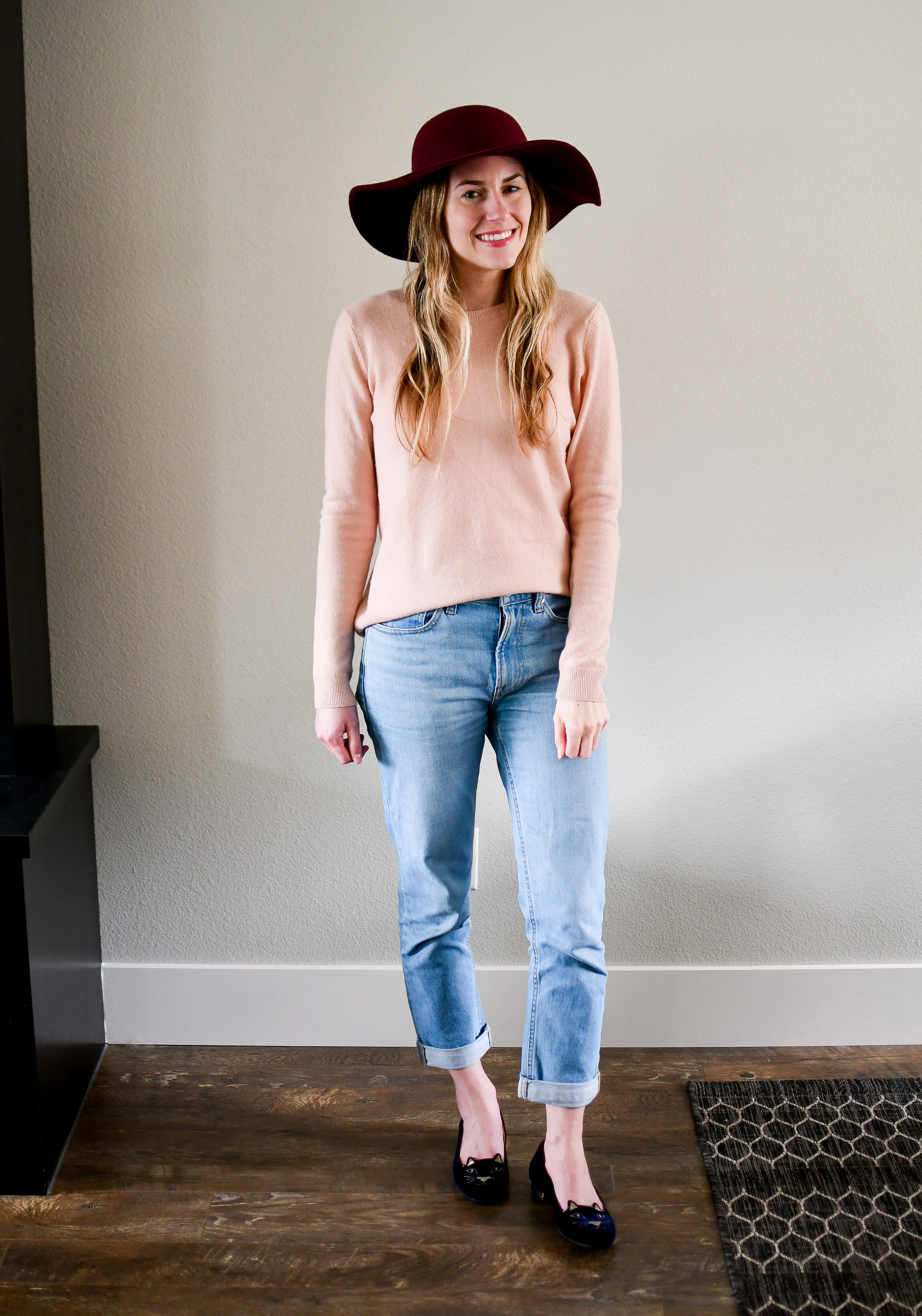 Pink cashmere sweater outfit with boyfriend jeans — Cotton Cashmere Cat Hair