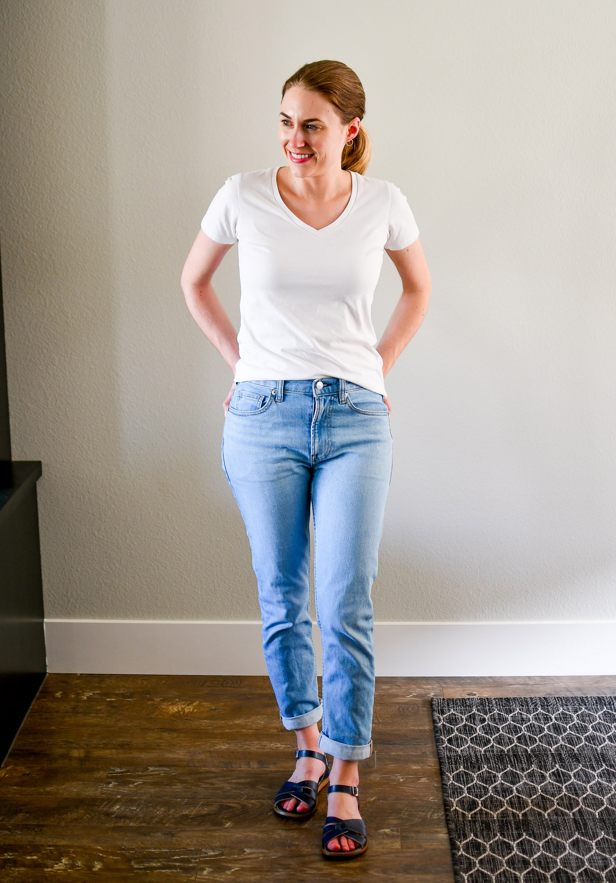 White tee, boyfriend jeans, navy sandals summer outfit — Cotton Cashmere Cat Hair