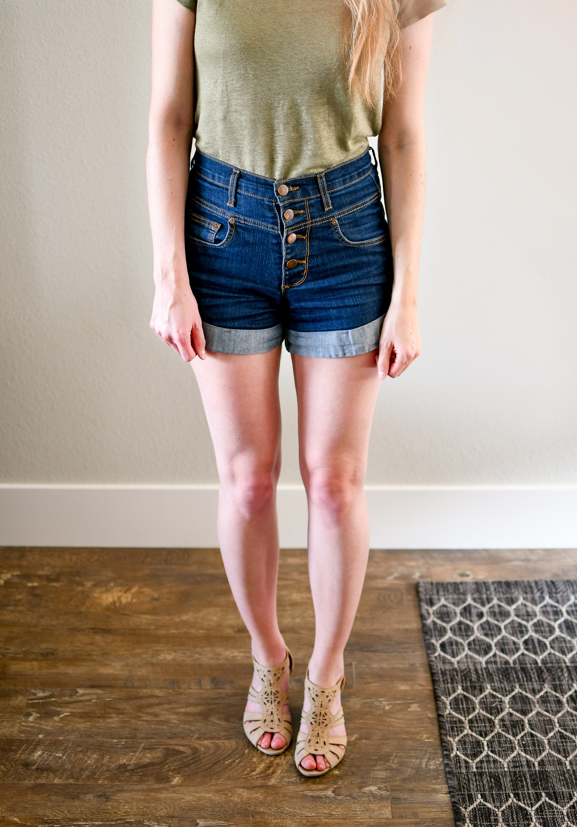Denim shorts casual summer outfit with beige wedge sandals — Cotton Cashmere Cat Hair