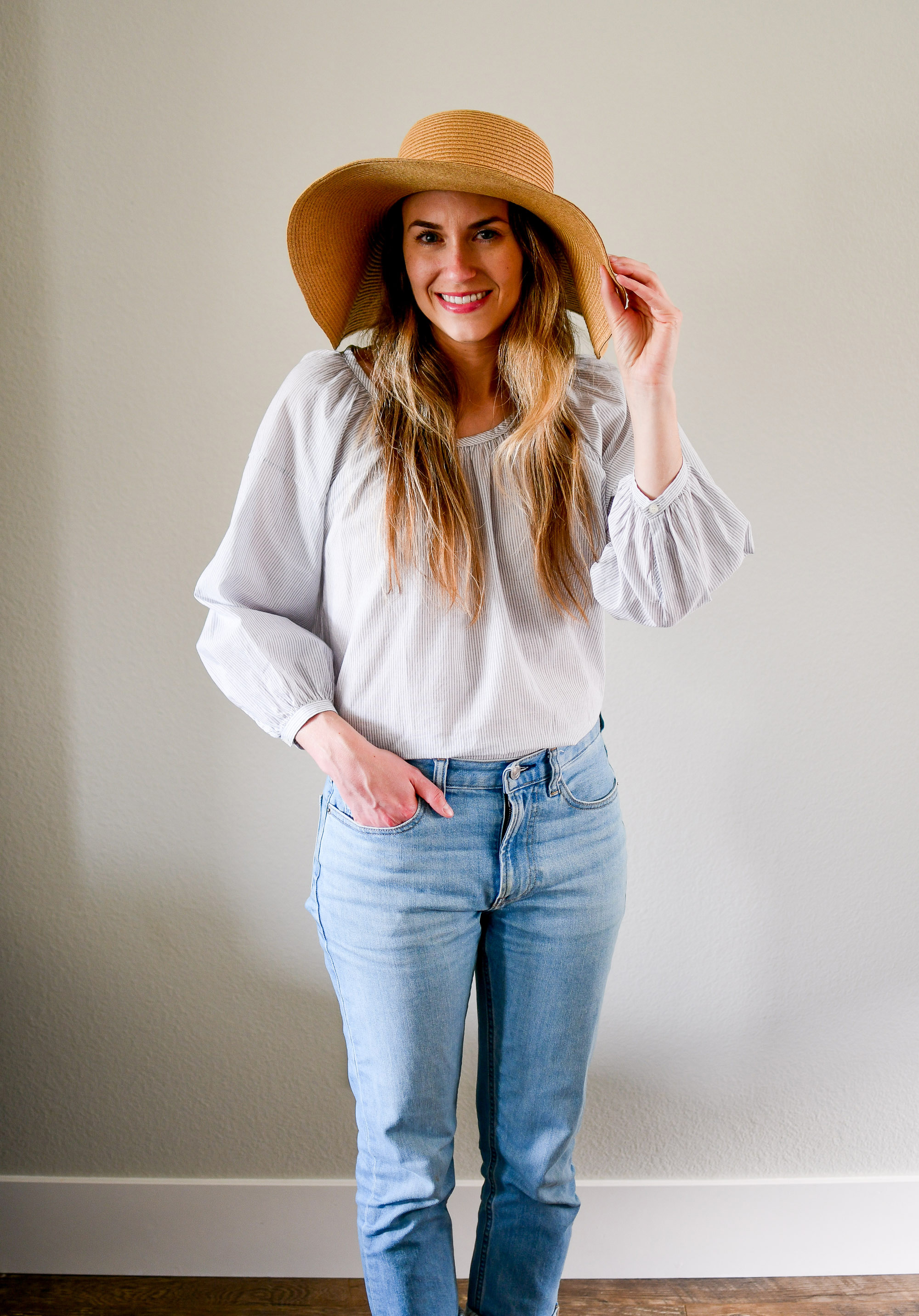 Casual outfit with straw sun hat and air ruched blouse — Cotton Cashmere Cat Hair