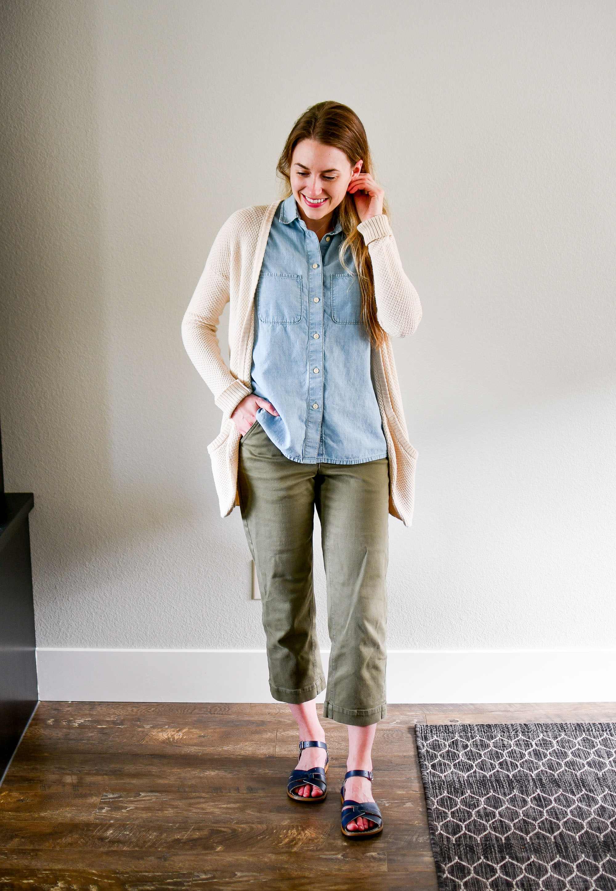 Summer work outfit with straight leg crops and chambray shirt — Cotton Cashmere Cat Hair