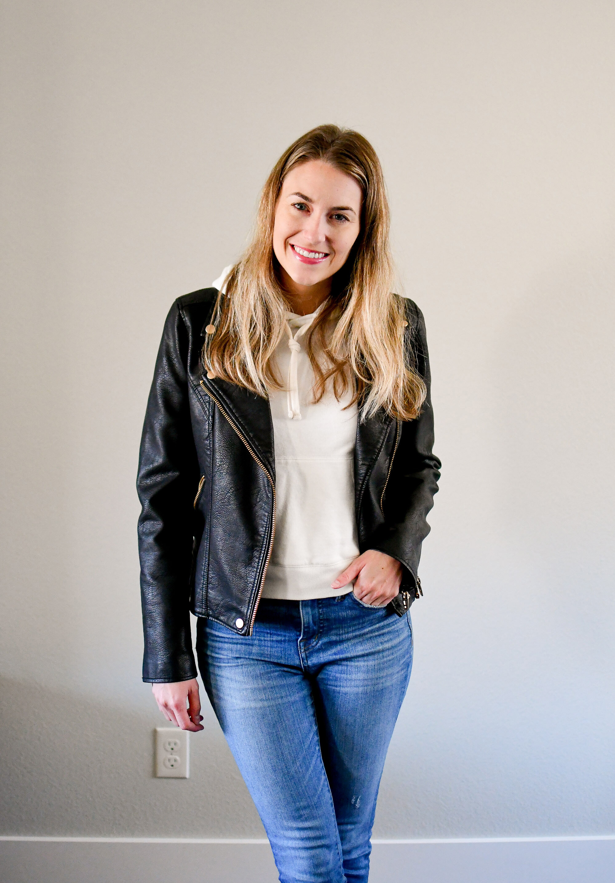 Leather jacket fall outfit with ivory sweatshirt — Cotton Cashmere Cat Hair