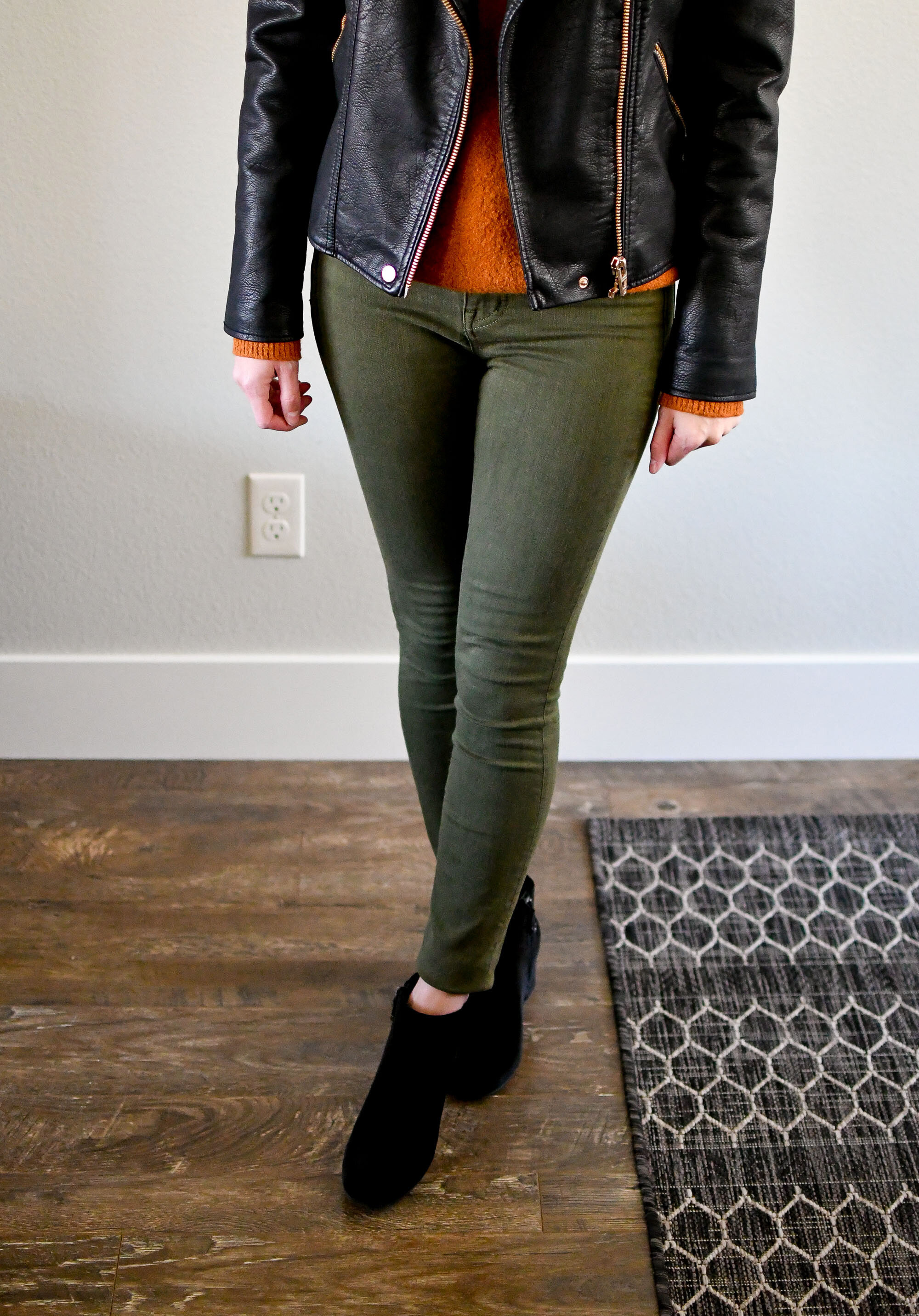 Olive skinny jeans casual fall outfit with velvet boots — Cotton Cashmere Cat Hair